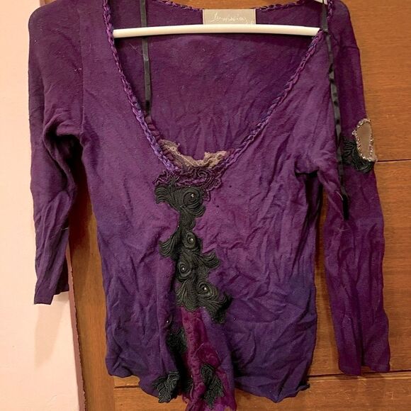 One of a kind beautiful lightweight purple pullover, appliqué and lace - Picture 1 of 7